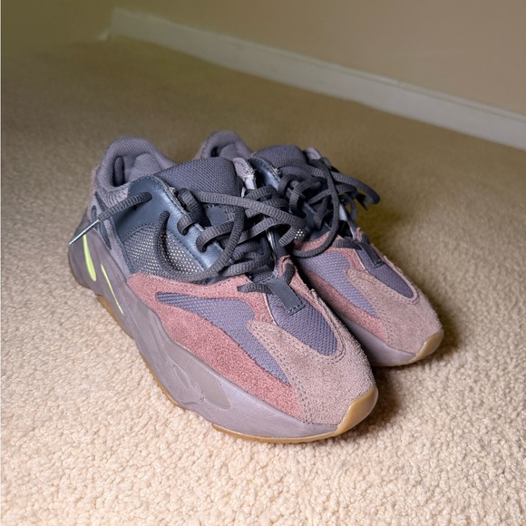 adidas gazelle silver green womens Adidas Yeezy 700 Mauve main image 1